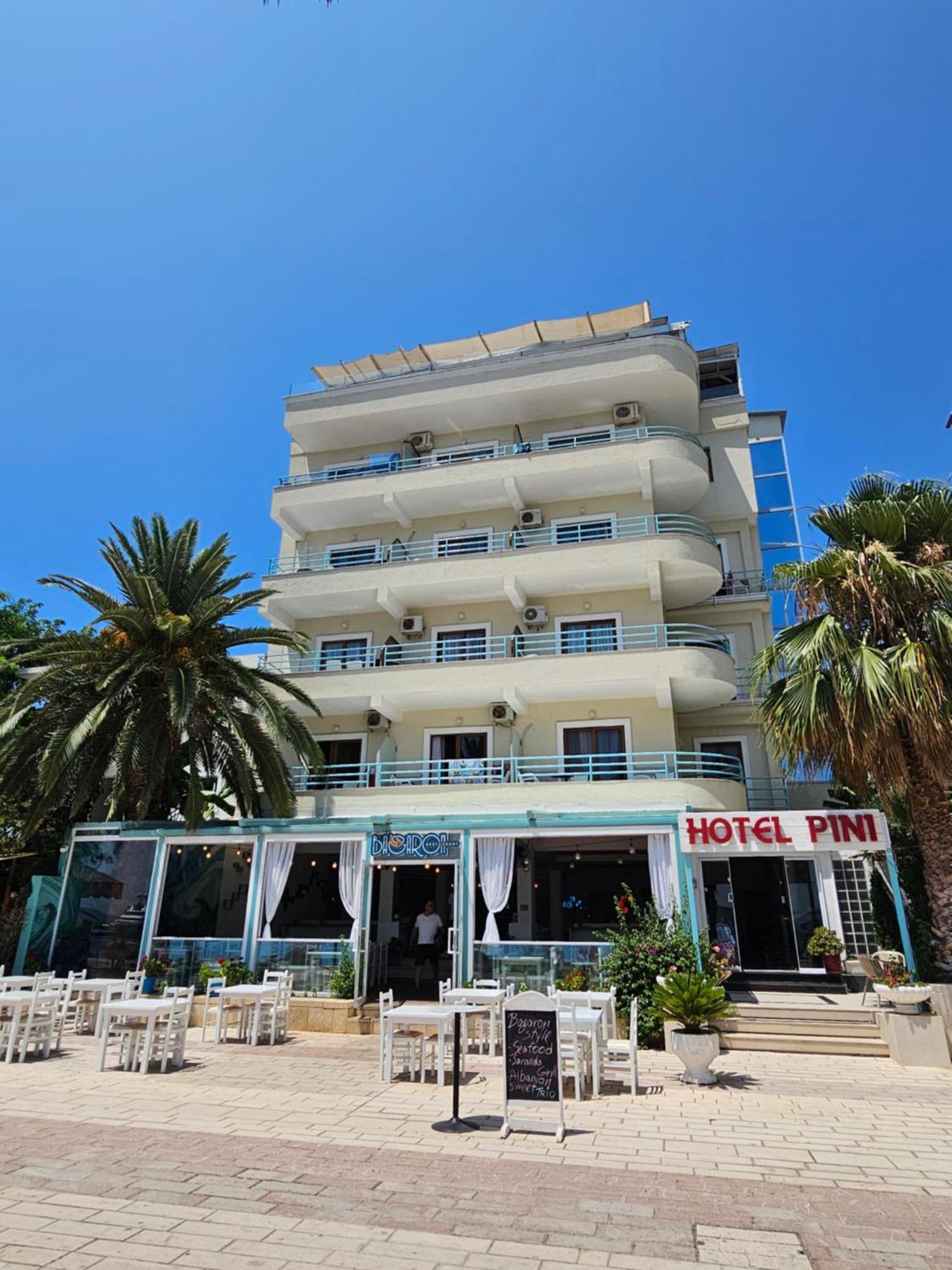 Hotel Pini Sarandë Exterior foto
