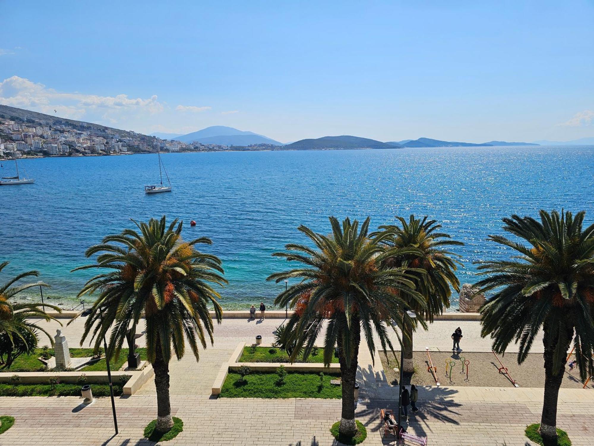 Hotel Pini Sarandë Exterior foto
