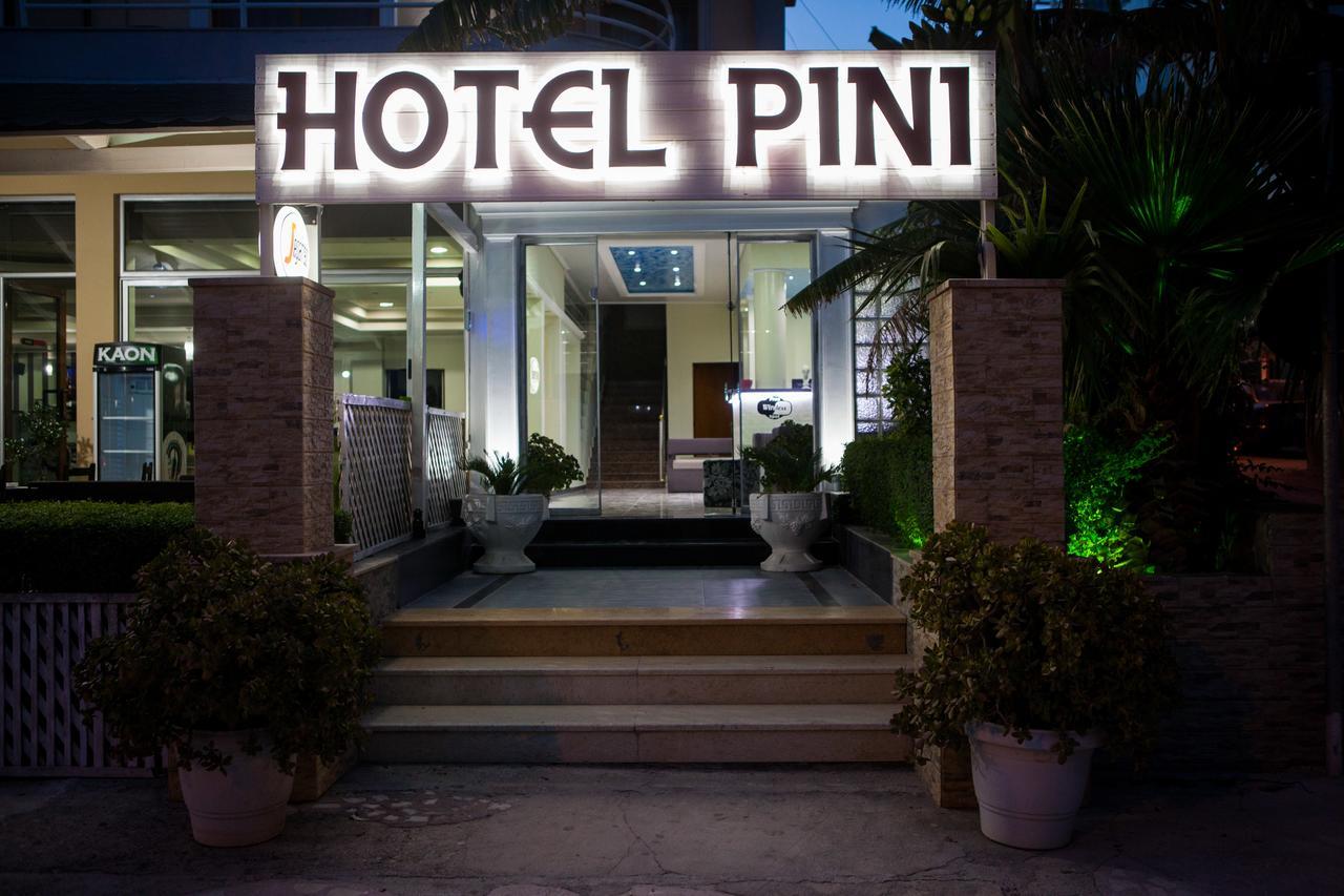 Hotel Pini Sarandë Exterior foto